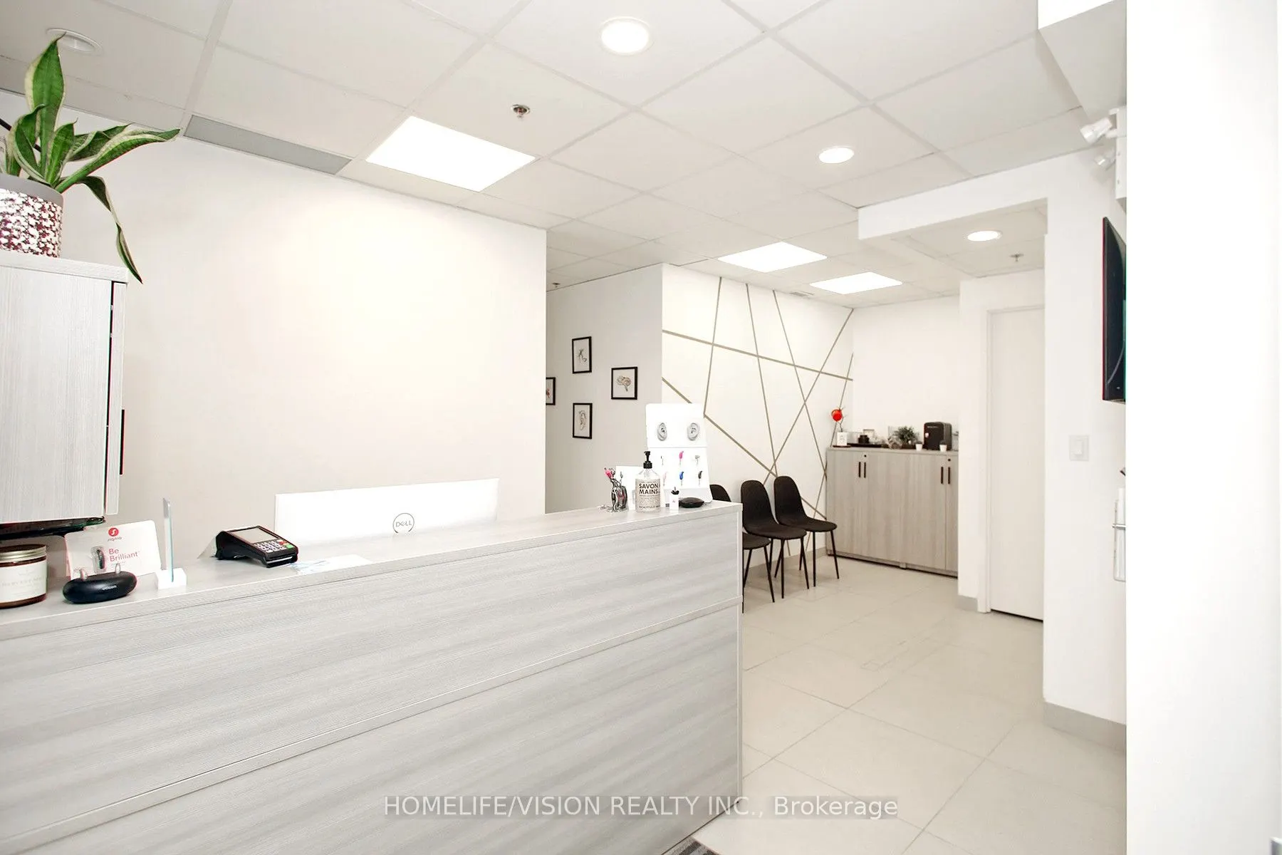 418 Eglinton Avenue W