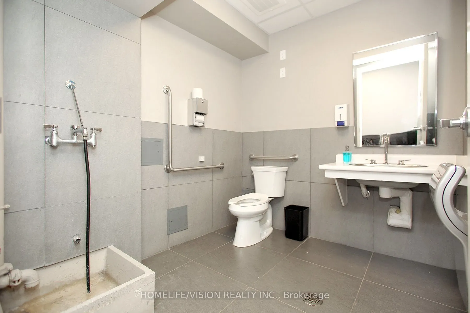 418 Eglinton Avenue W