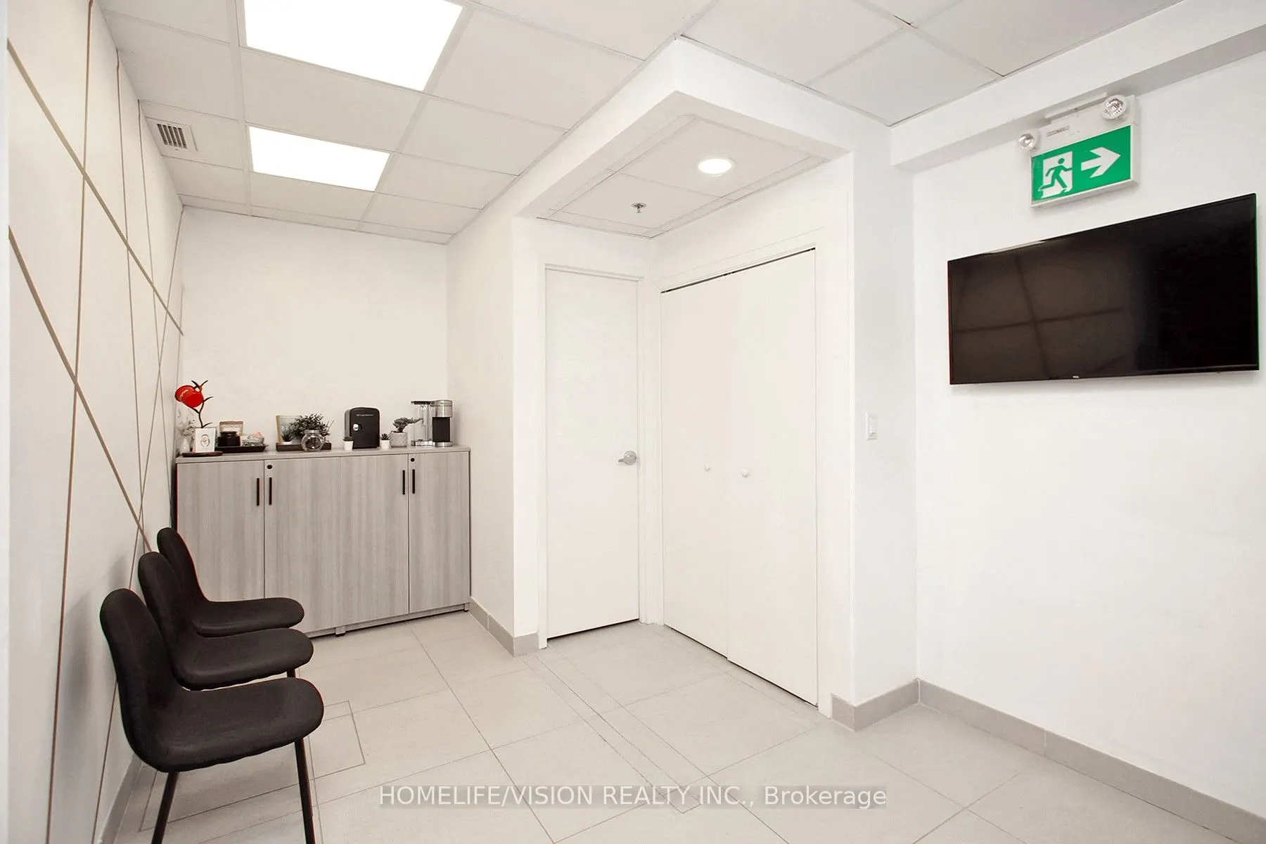 418 Eglinton Avenue W