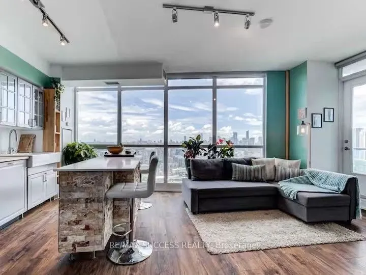 215 Fort York Boulevard, #3211