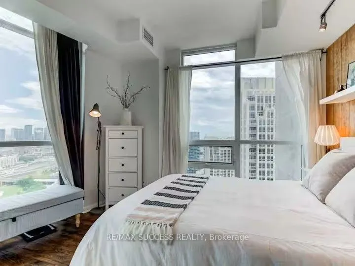 215 Fort York Boulevard, #3211