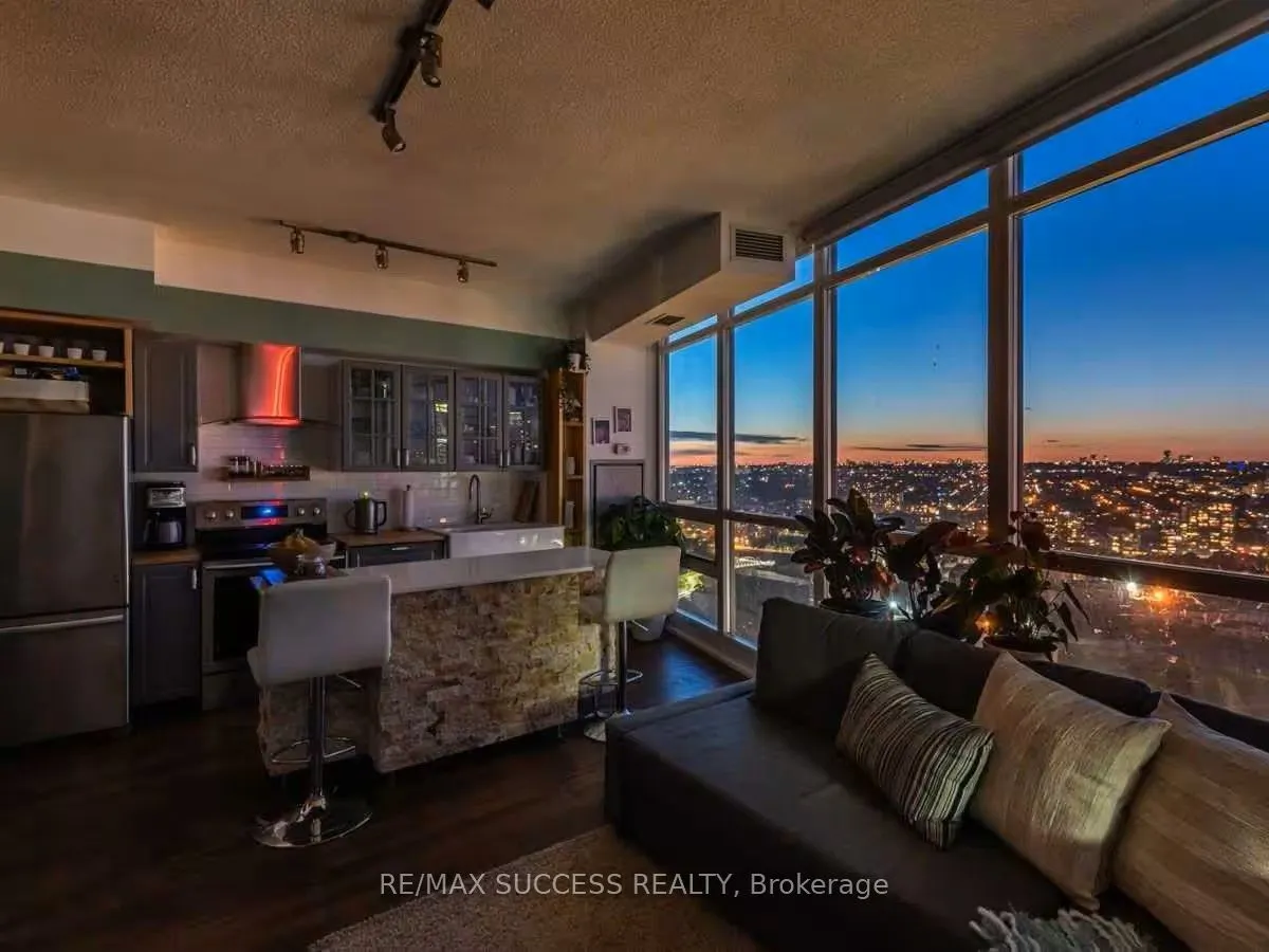 215 Fort York Boulevard, #3211