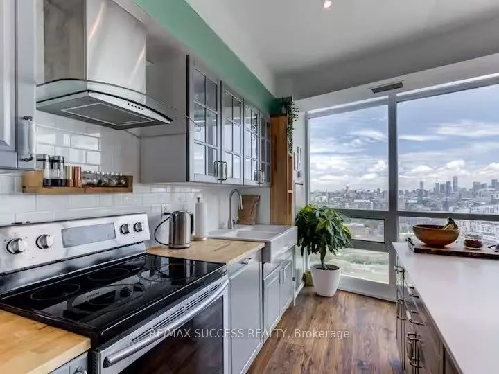 215 Fort York Boulevard, #3211
