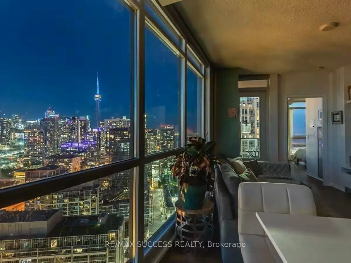 215 Fort York Boulevard, #3211