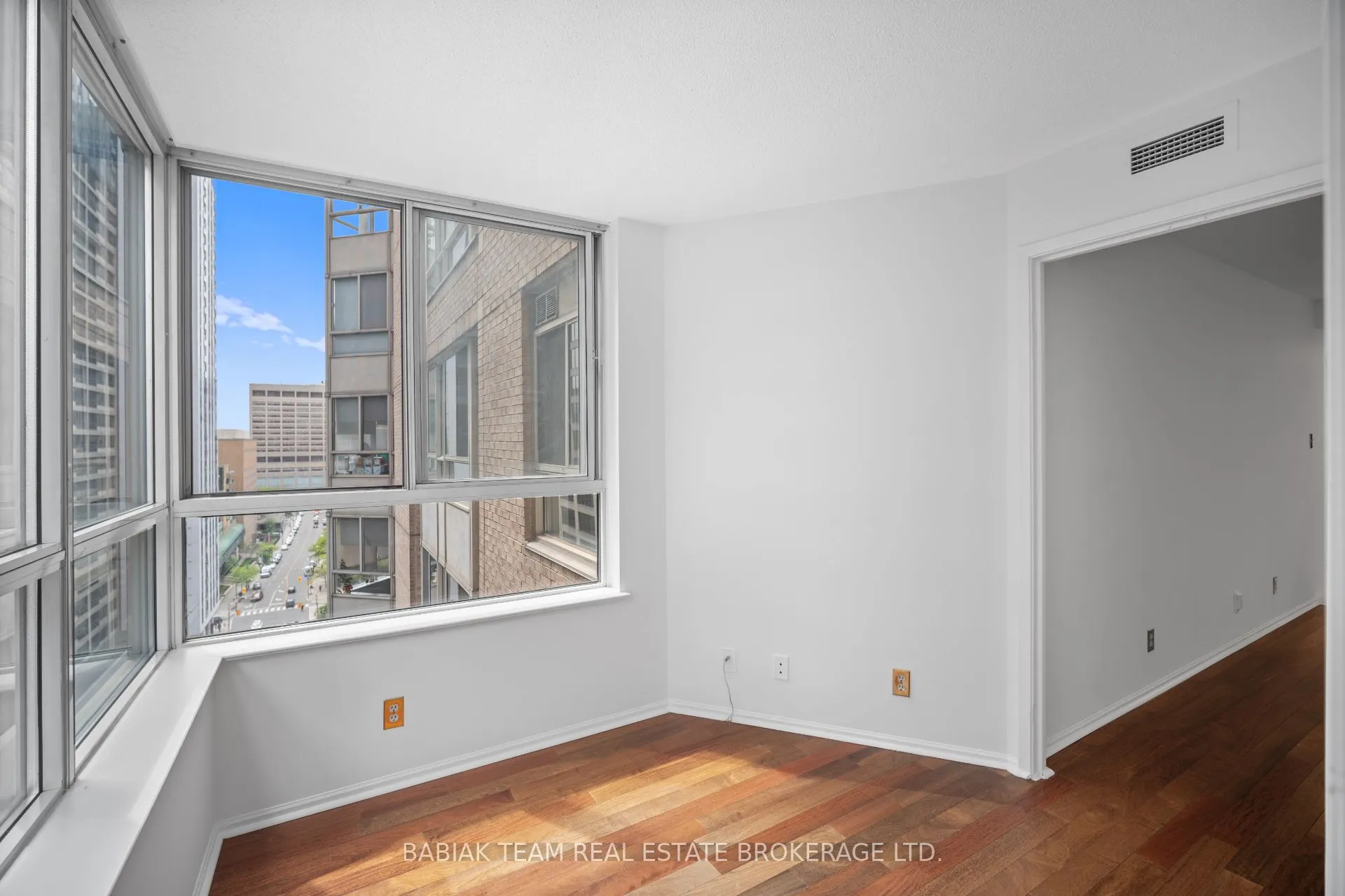 711 Bay Street, #1613