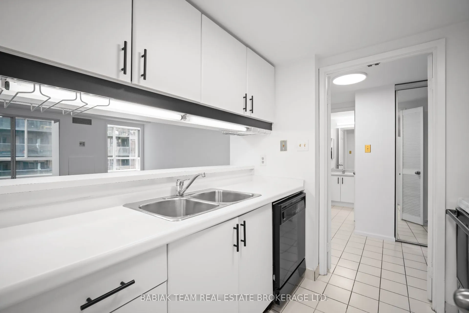 711 Bay Street, #1613