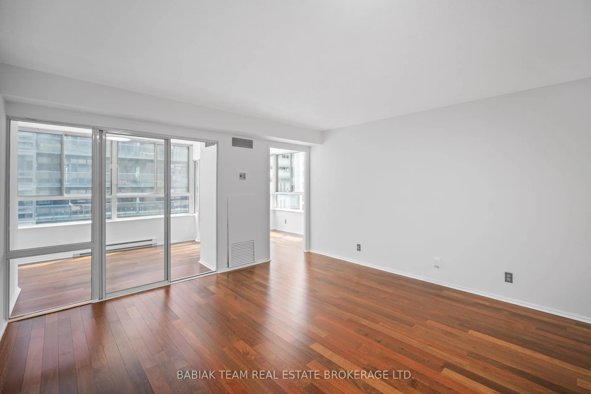 711 Bay Street, #1613