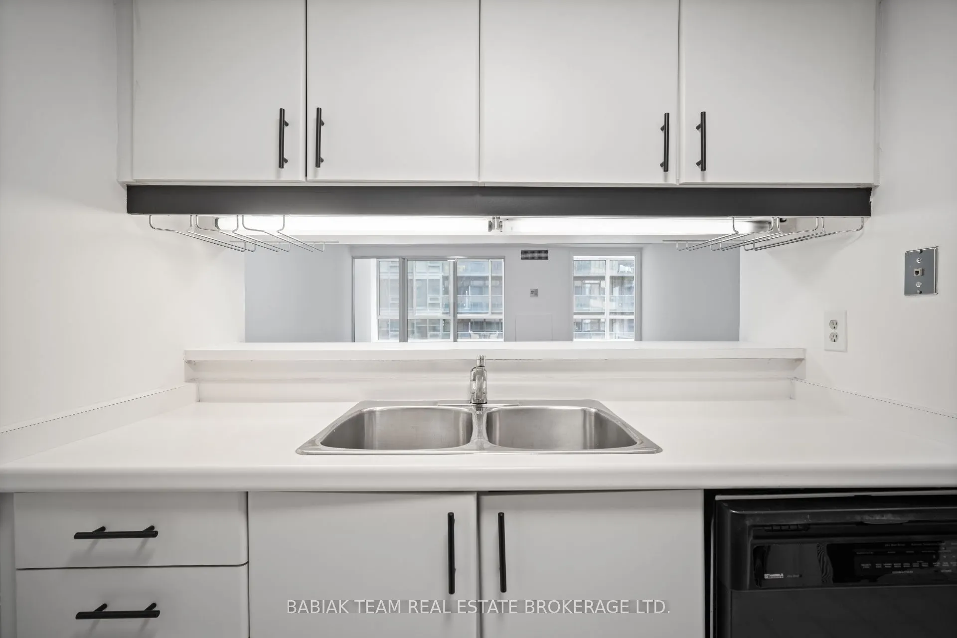 711 Bay Street, #1613