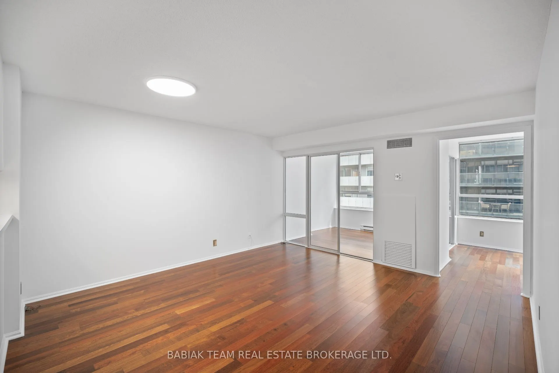 711 Bay Street, #1613
