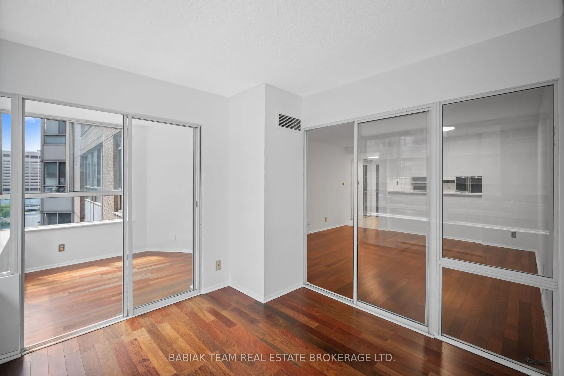 711 Bay Street, #1613