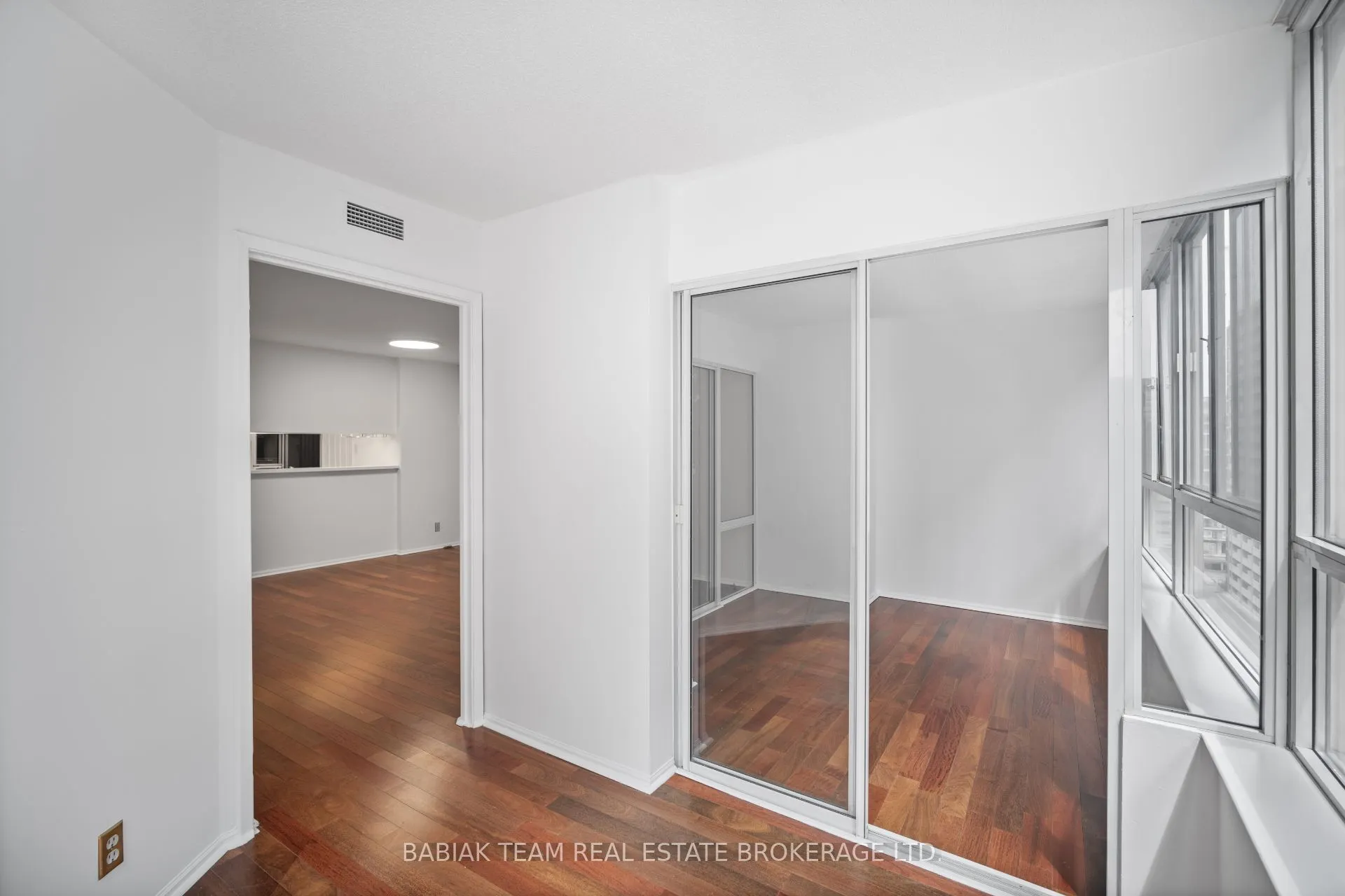711 Bay Street, #1613