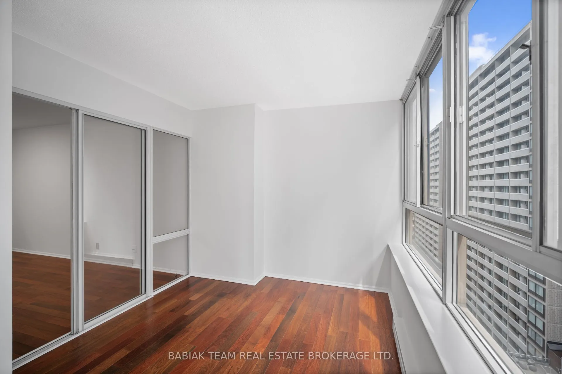 711 Bay Street, #1613