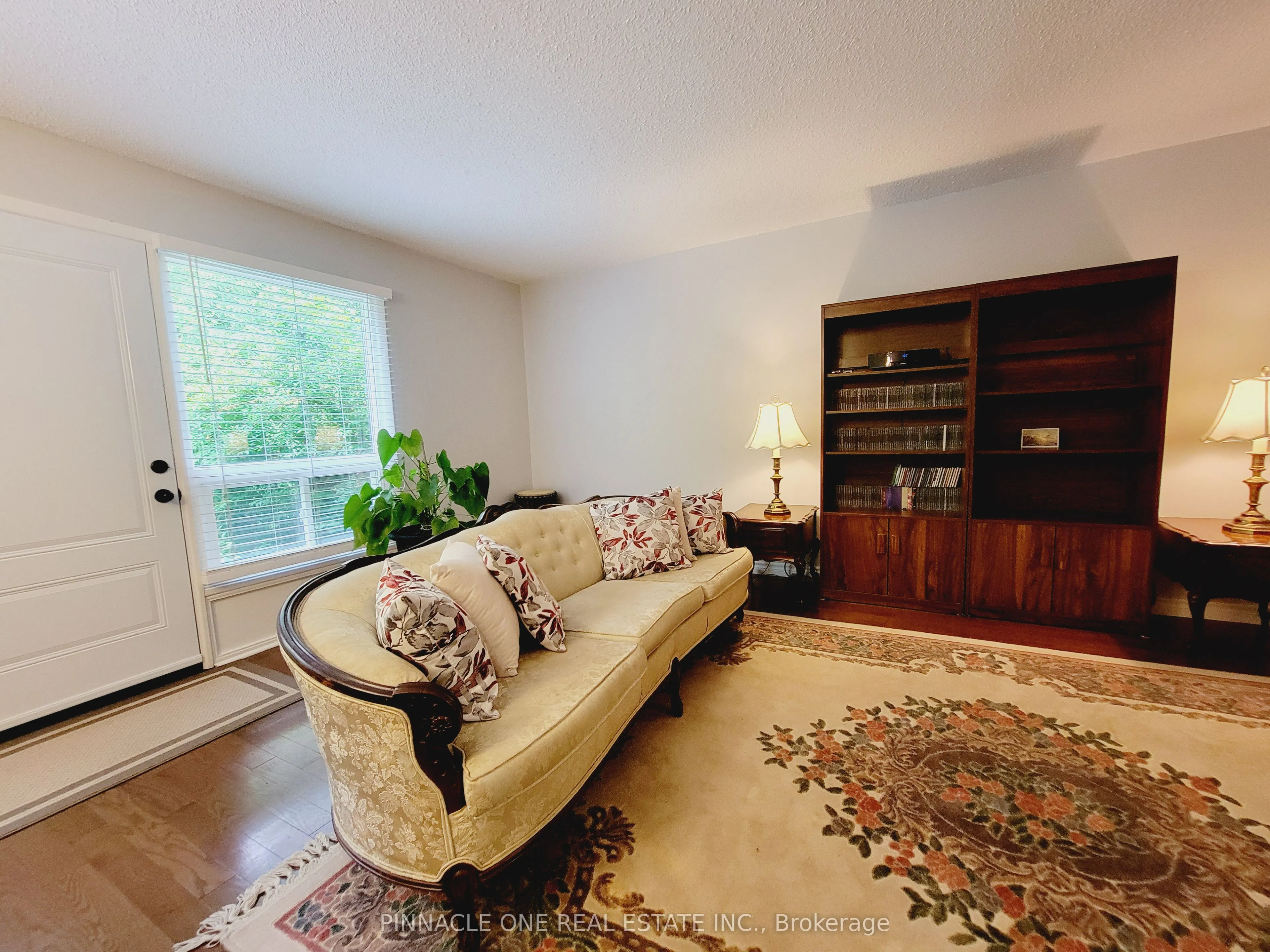 61 Applegate Crescent