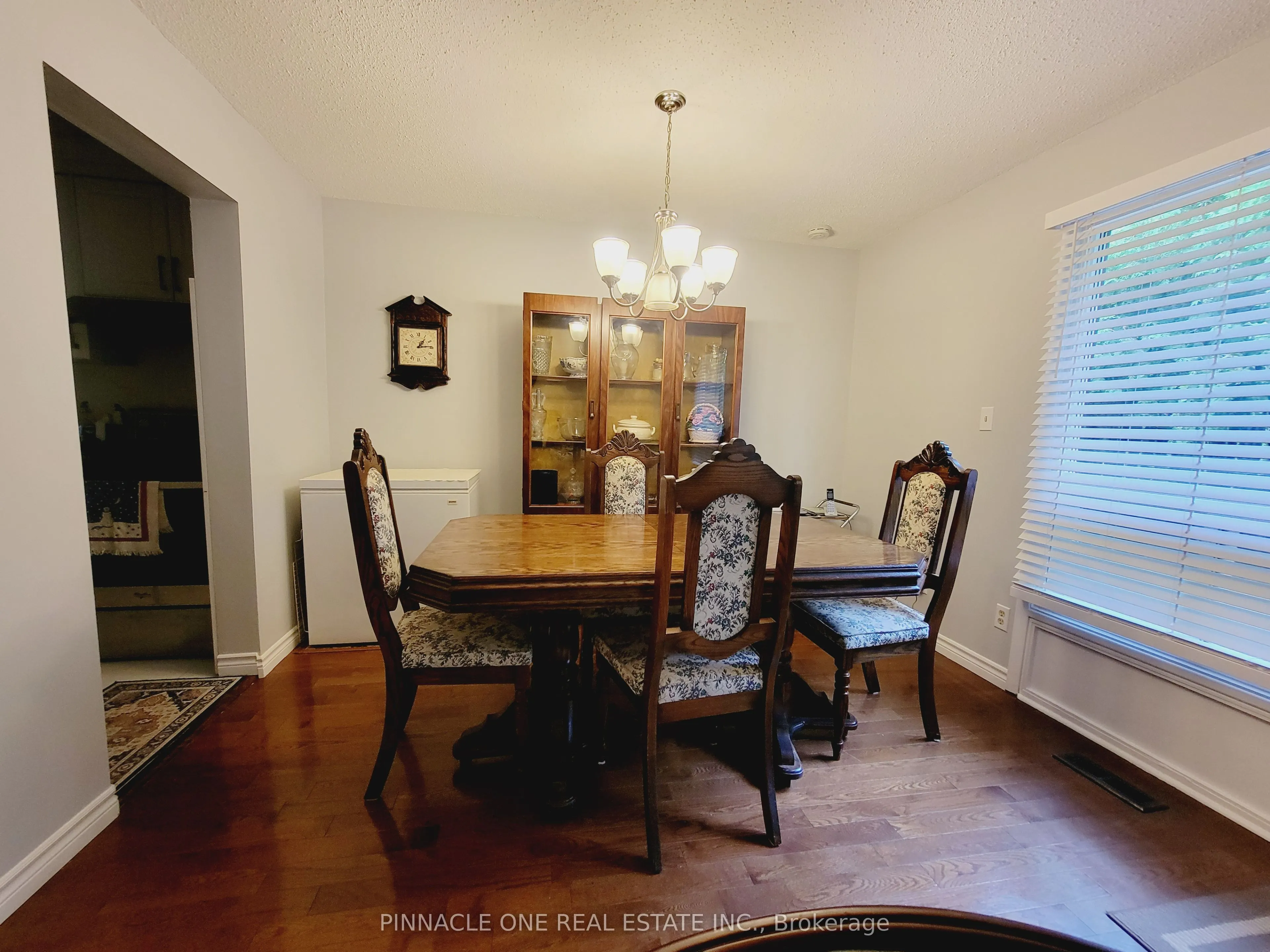 61 Applegate Crescent