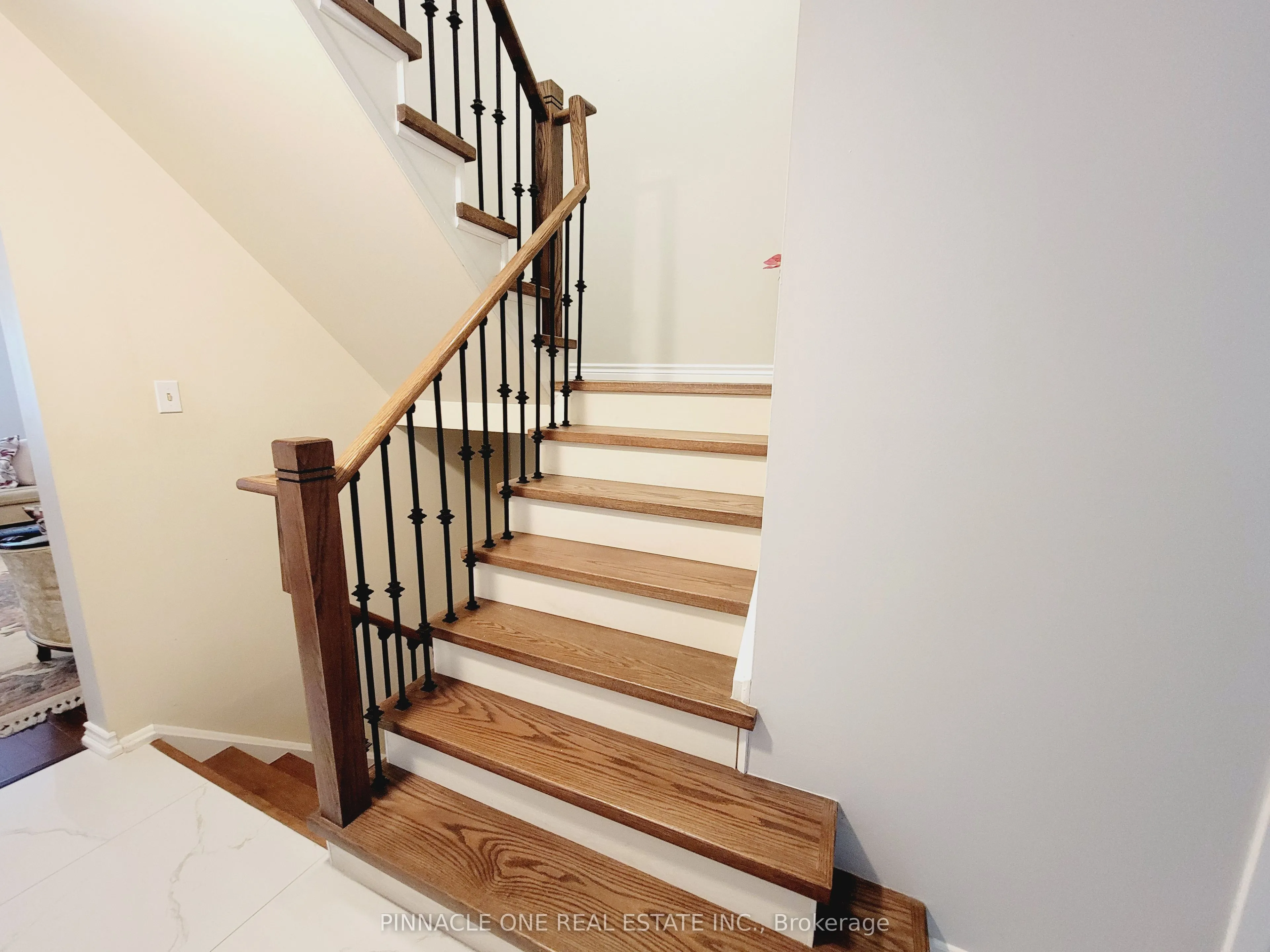 61 Applegate Crescent