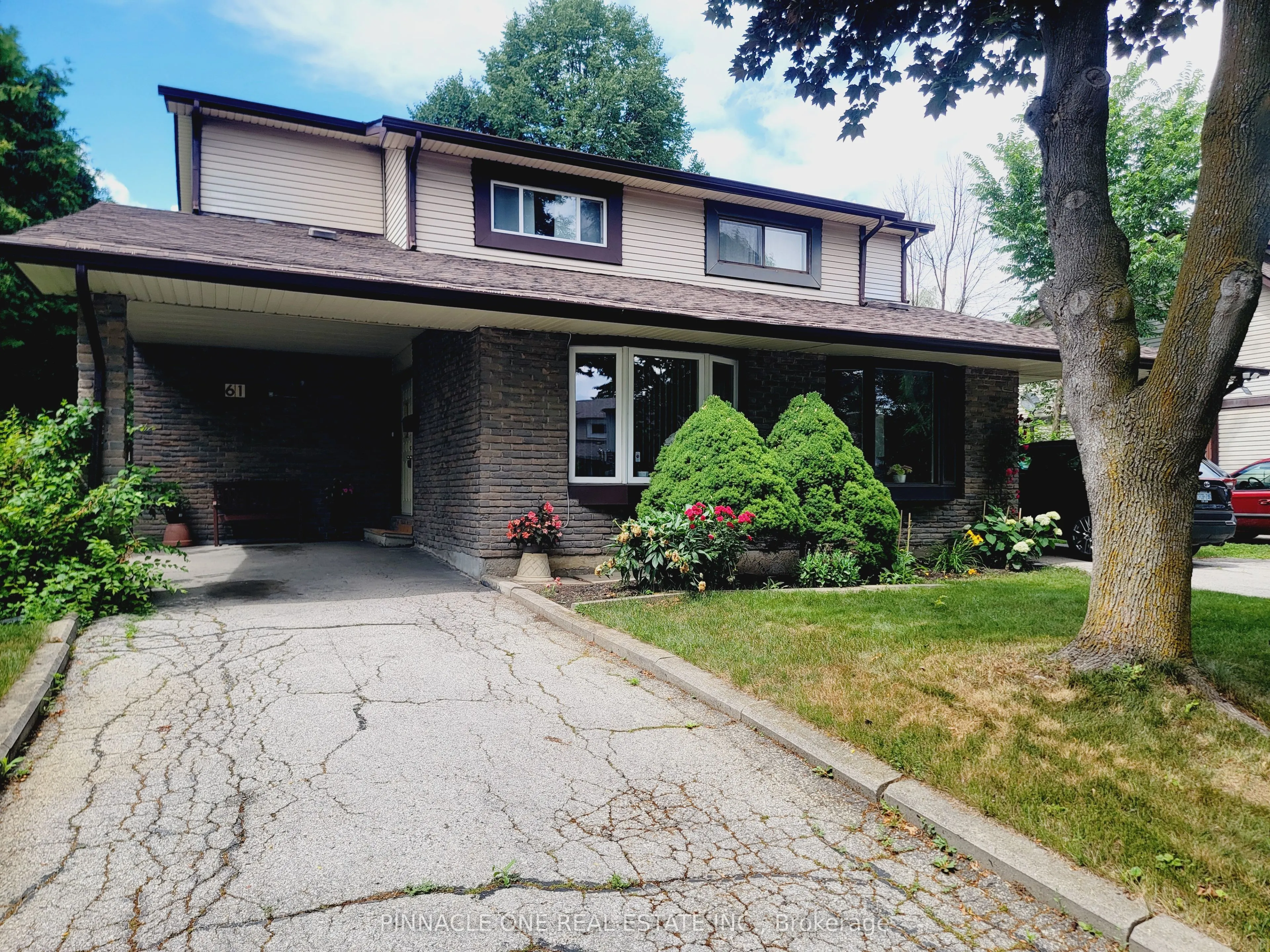 61 Applegate Crescent