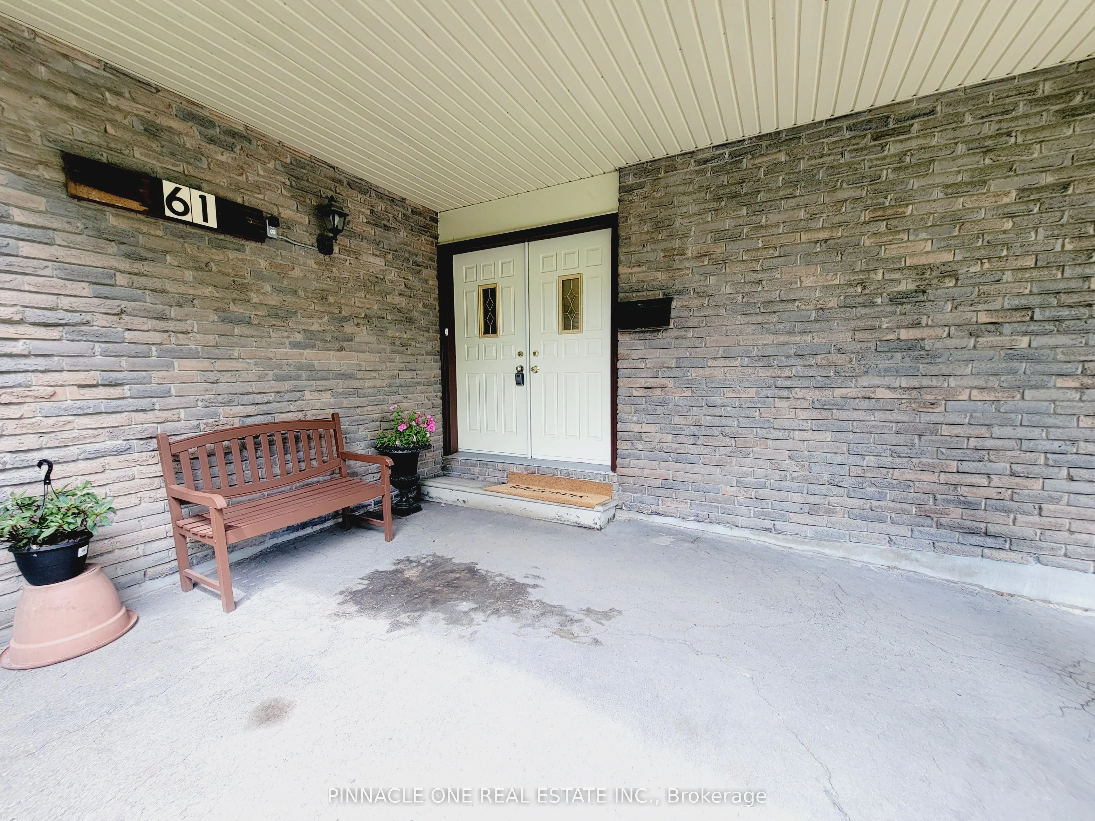 61 Applegate Crescent