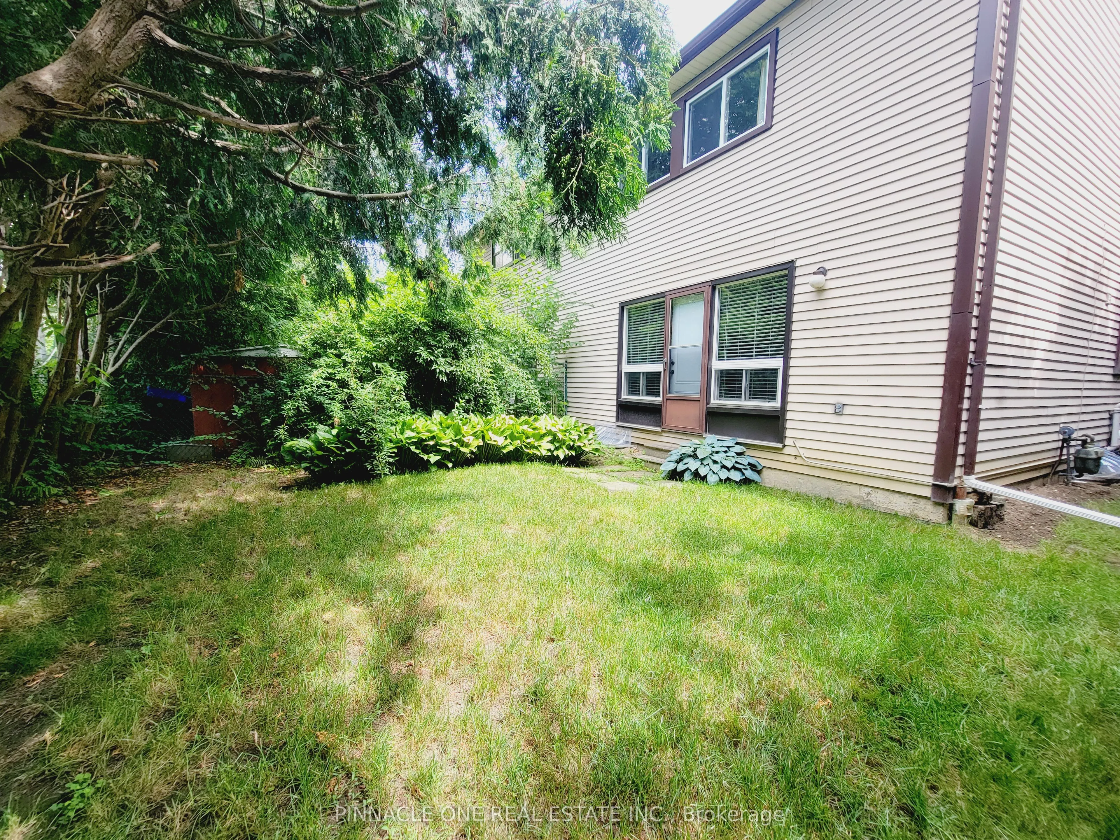 61 Applegate Crescent