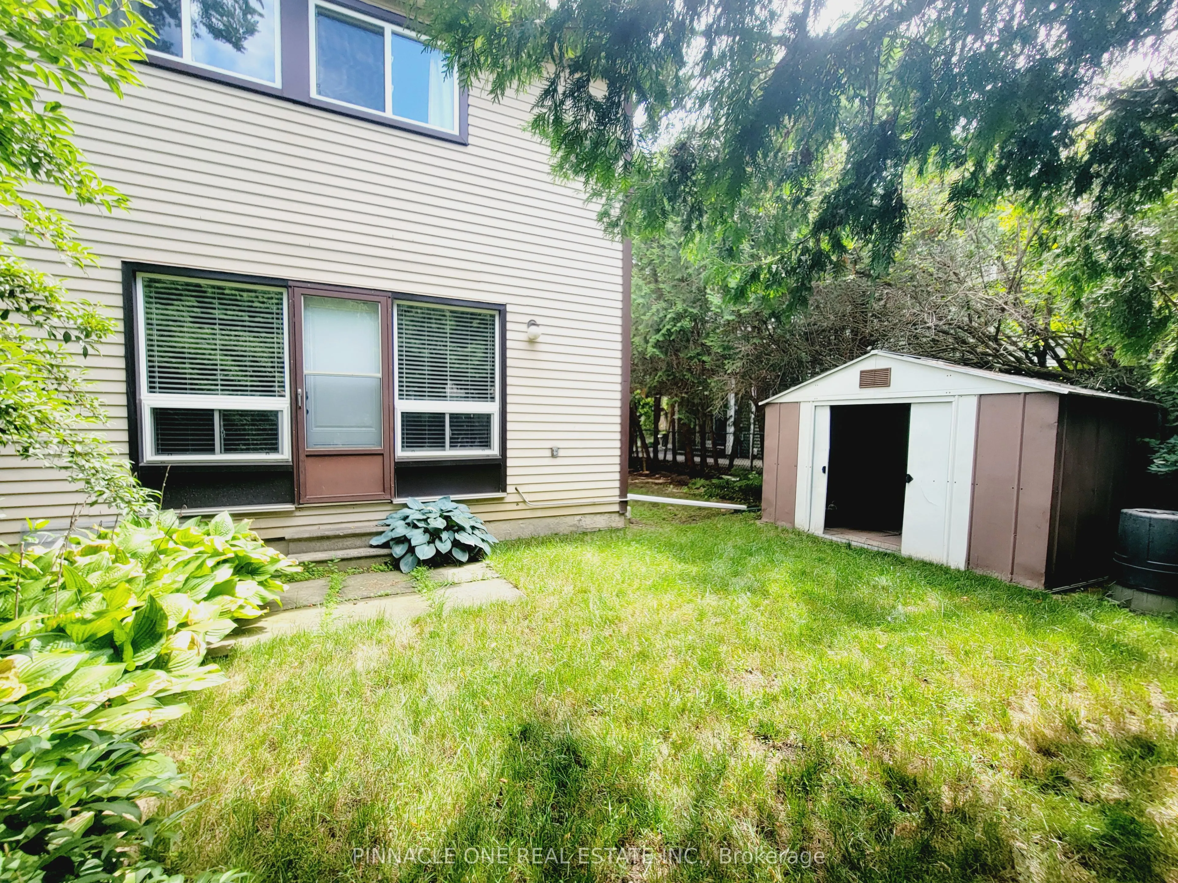 61 Applegate Crescent