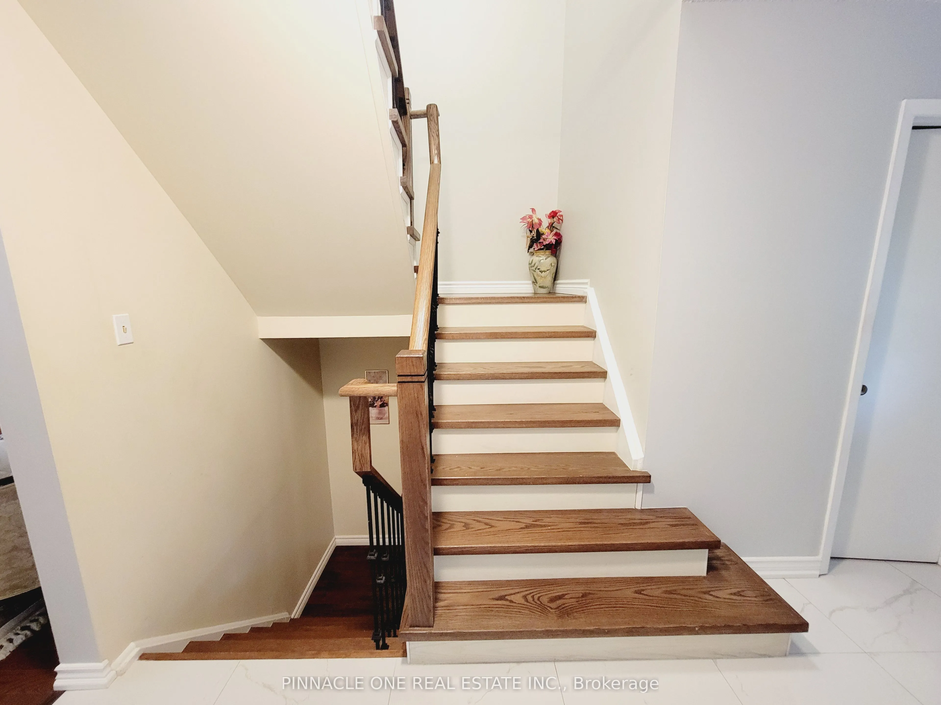 61 Applegate Crescent