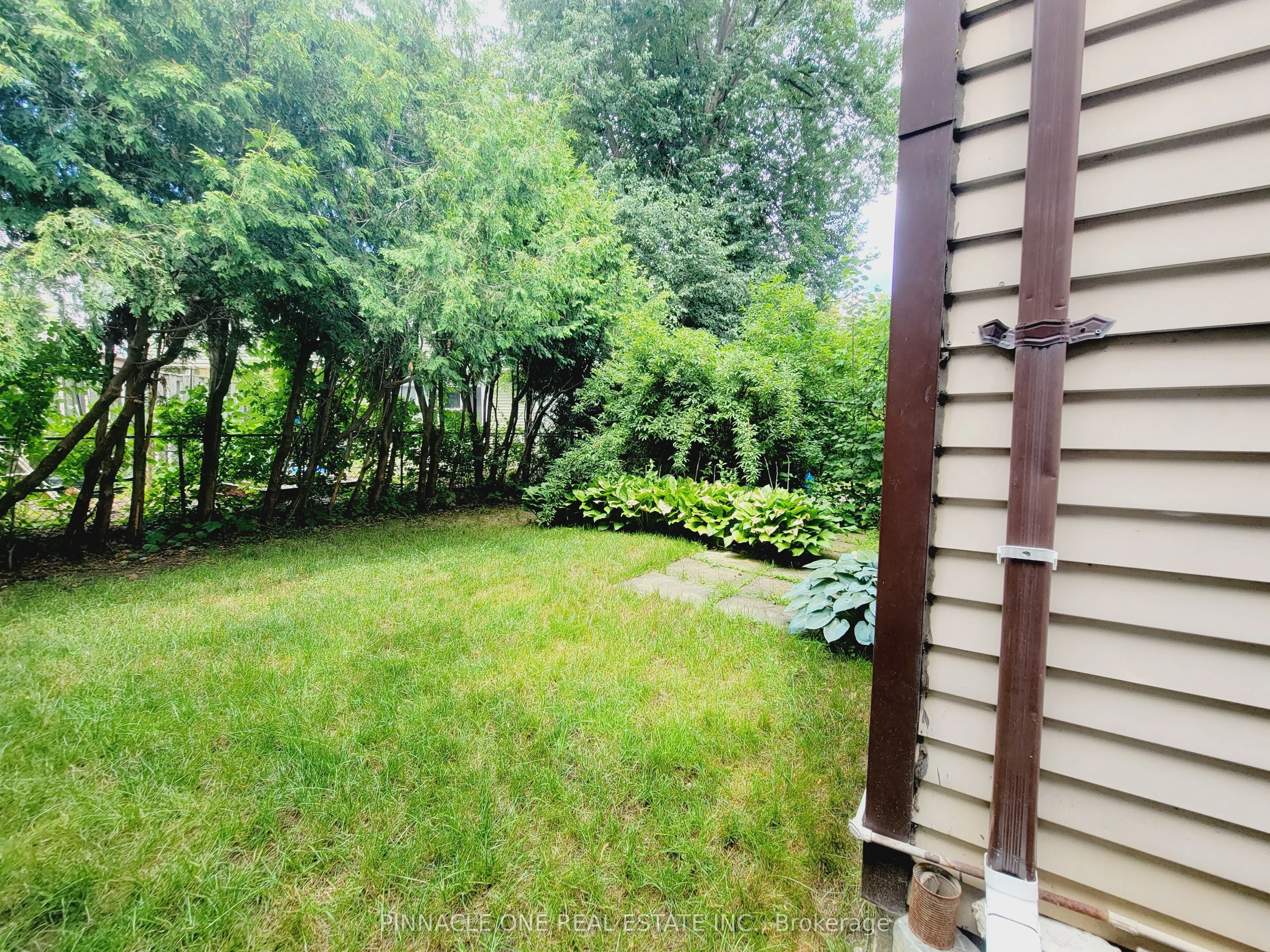 61 Applegate Crescent