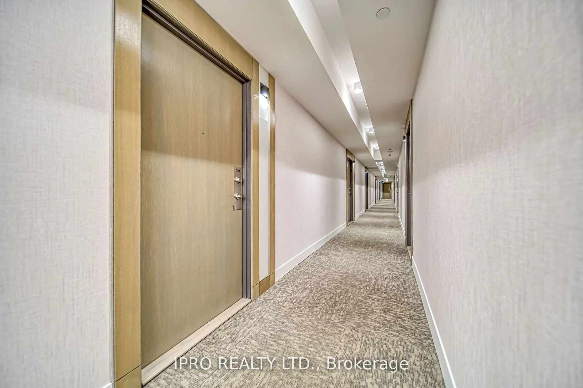 7 Kenaston Gardens, #701