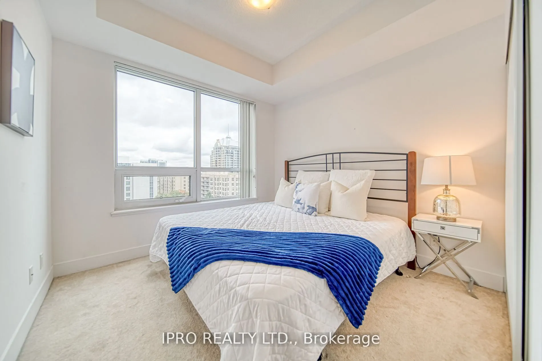 7 Kenaston Gardens, #701