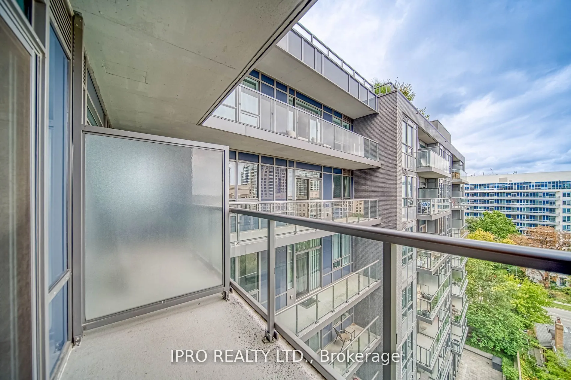 7 Kenaston Gardens, #701
