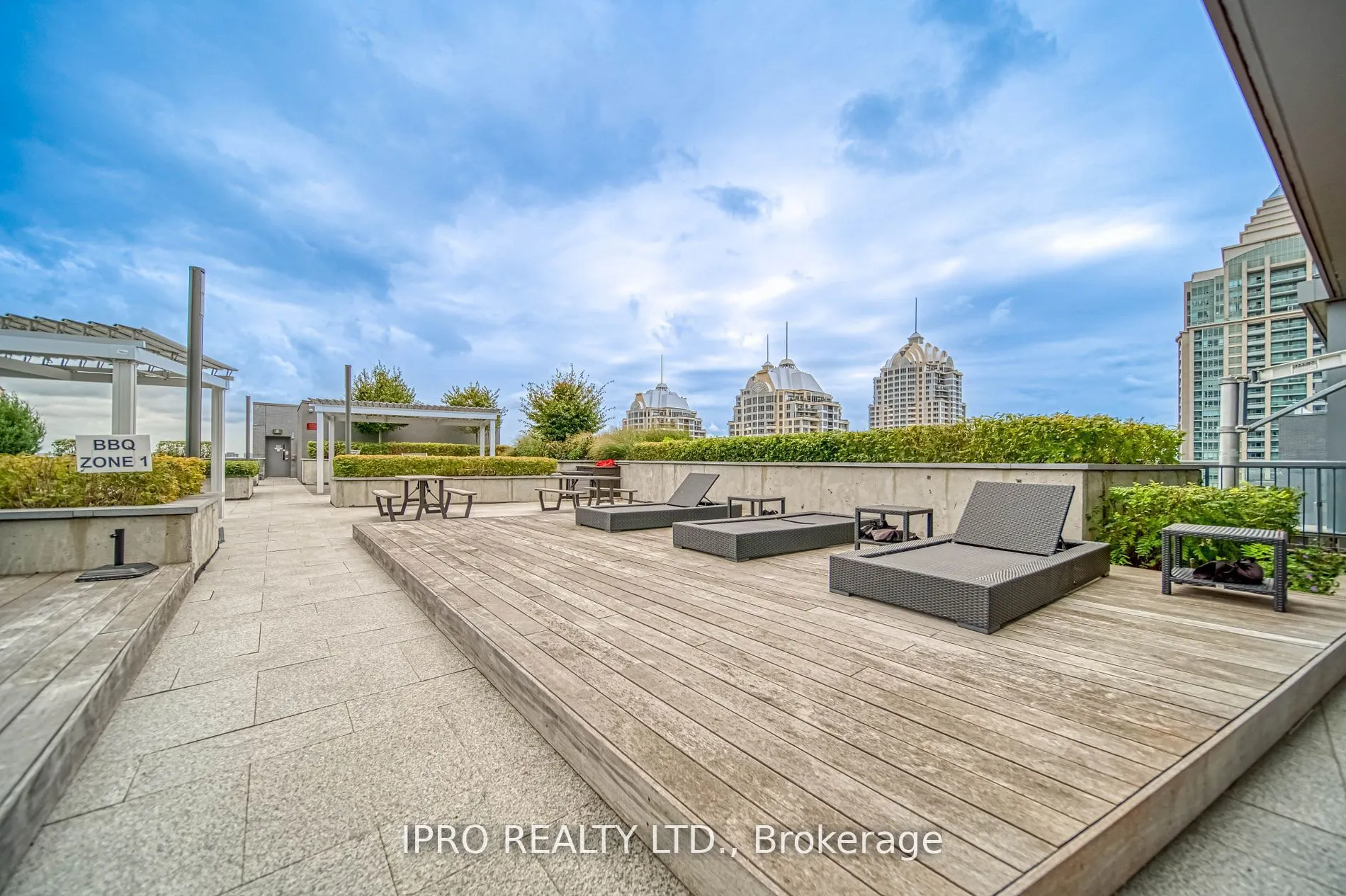 7 Kenaston Gardens, #701