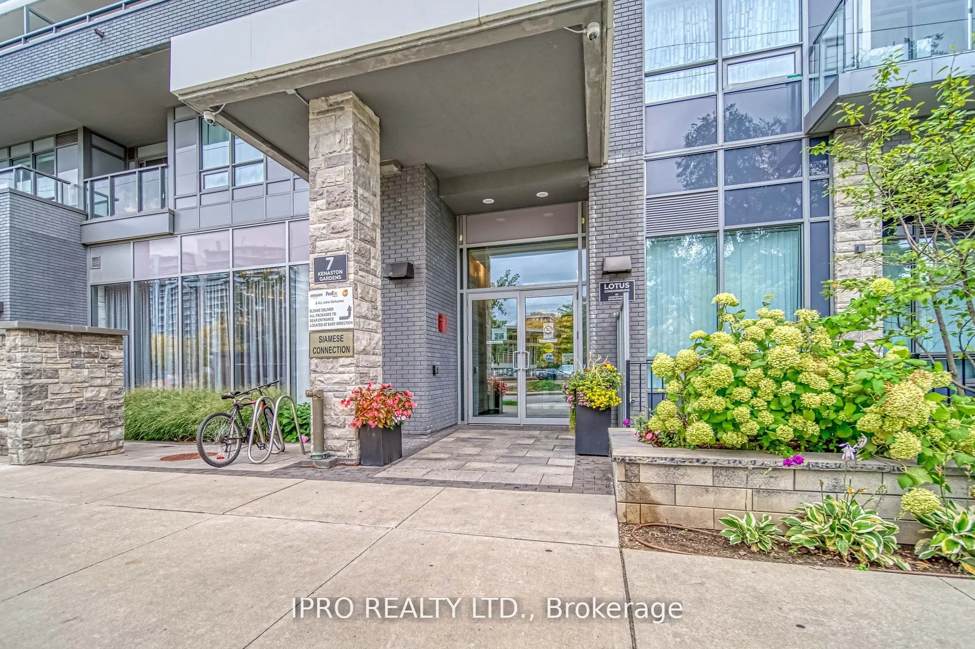 7 Kenaston Gardens, #701