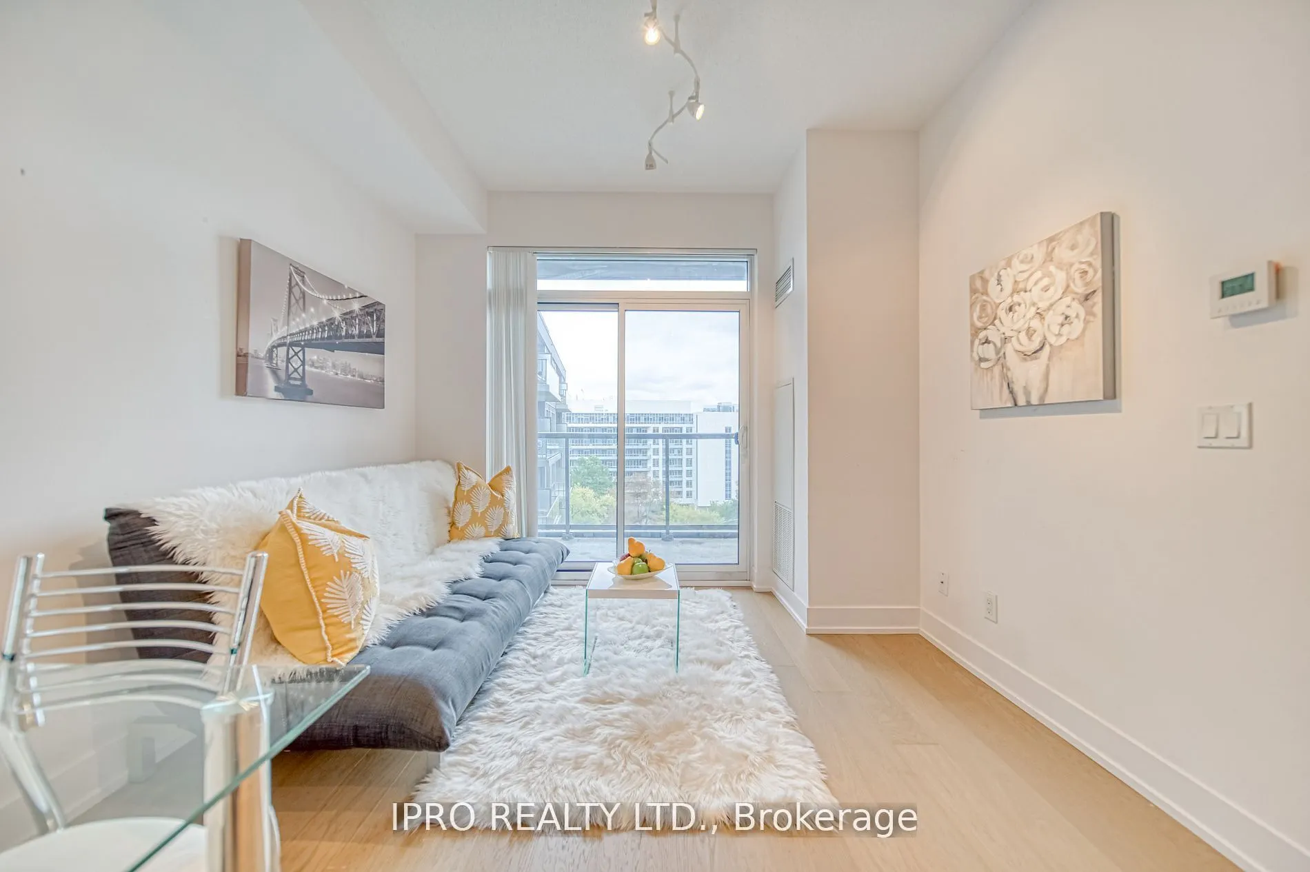 7 Kenaston Gardens, #701
