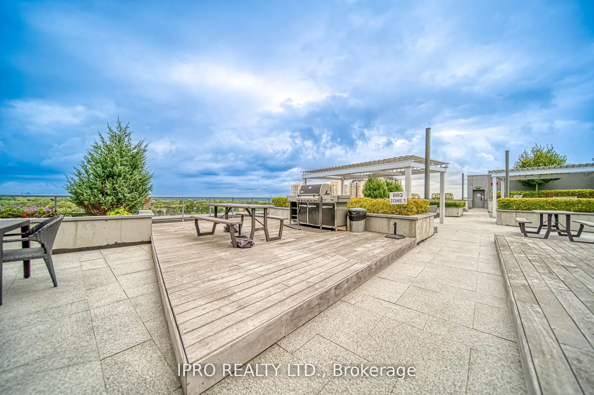 7 Kenaston Gardens, #701
