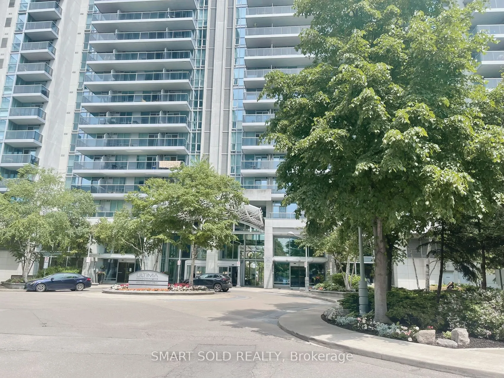 4978 Yonge Street, #811