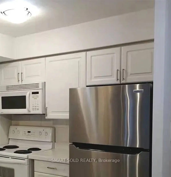 4978 Yonge Street, #811