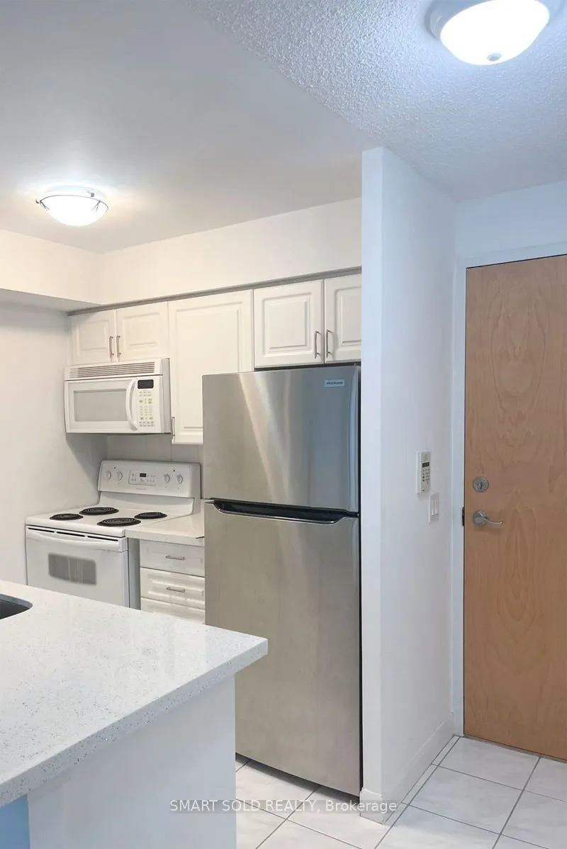 4978 Yonge Street, #811