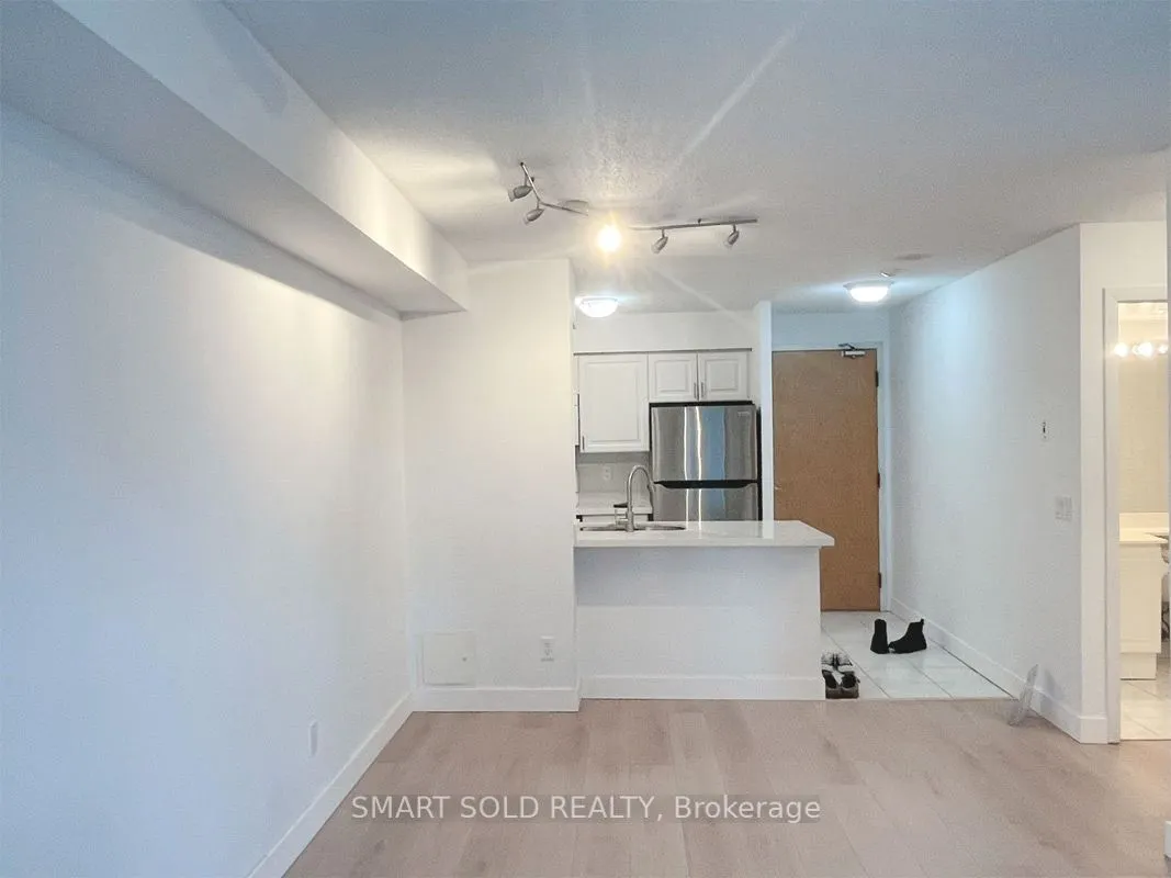 4978 Yonge Street, #811