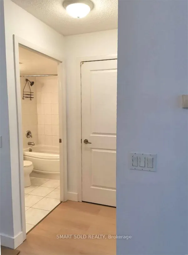 4978 Yonge Street, #811