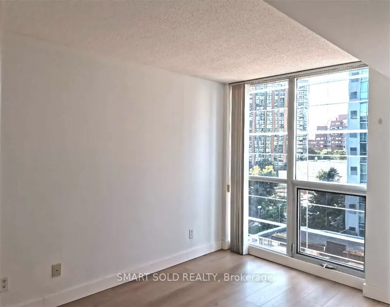 4978 Yonge Street, #811