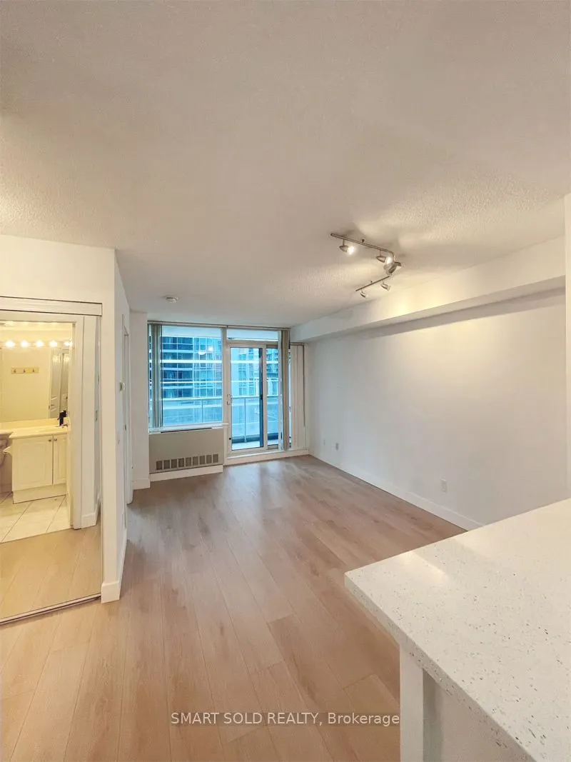 4978 Yonge Street, #811