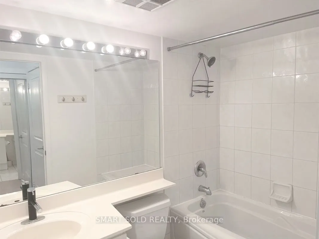 4978 Yonge Street, #811