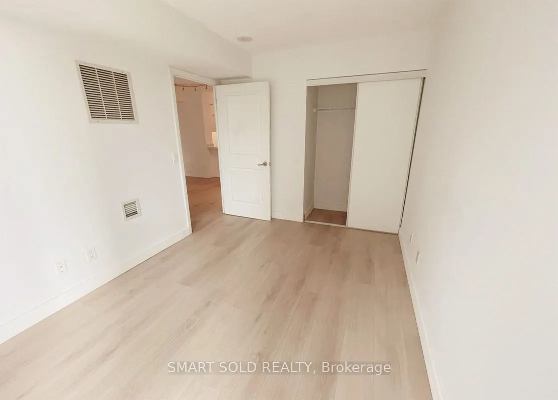4978 Yonge Street, #811
