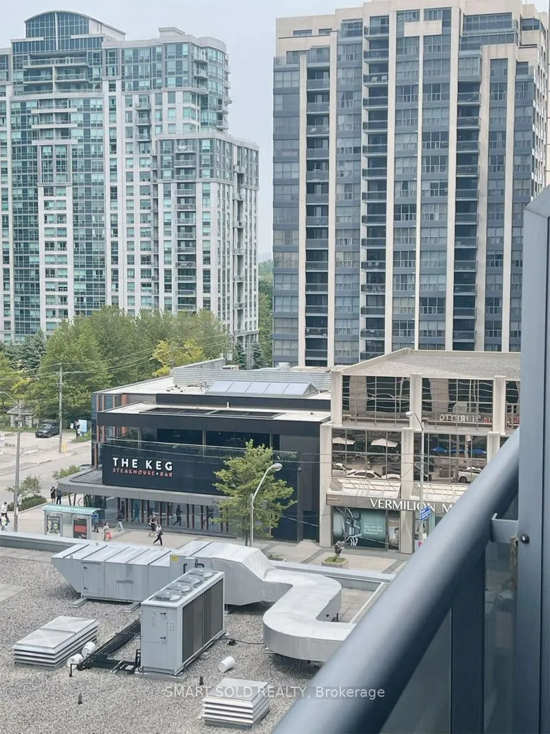 4978 Yonge Street, #811