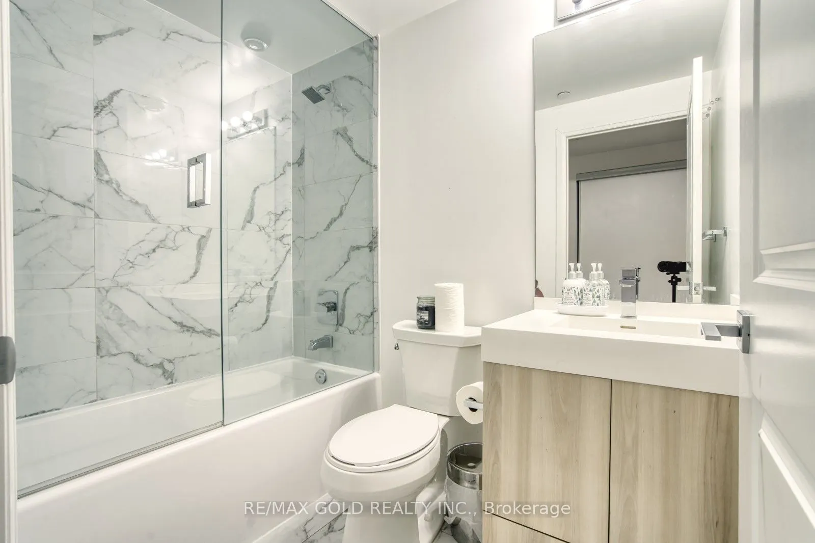 251 Jarvis Street, #1116