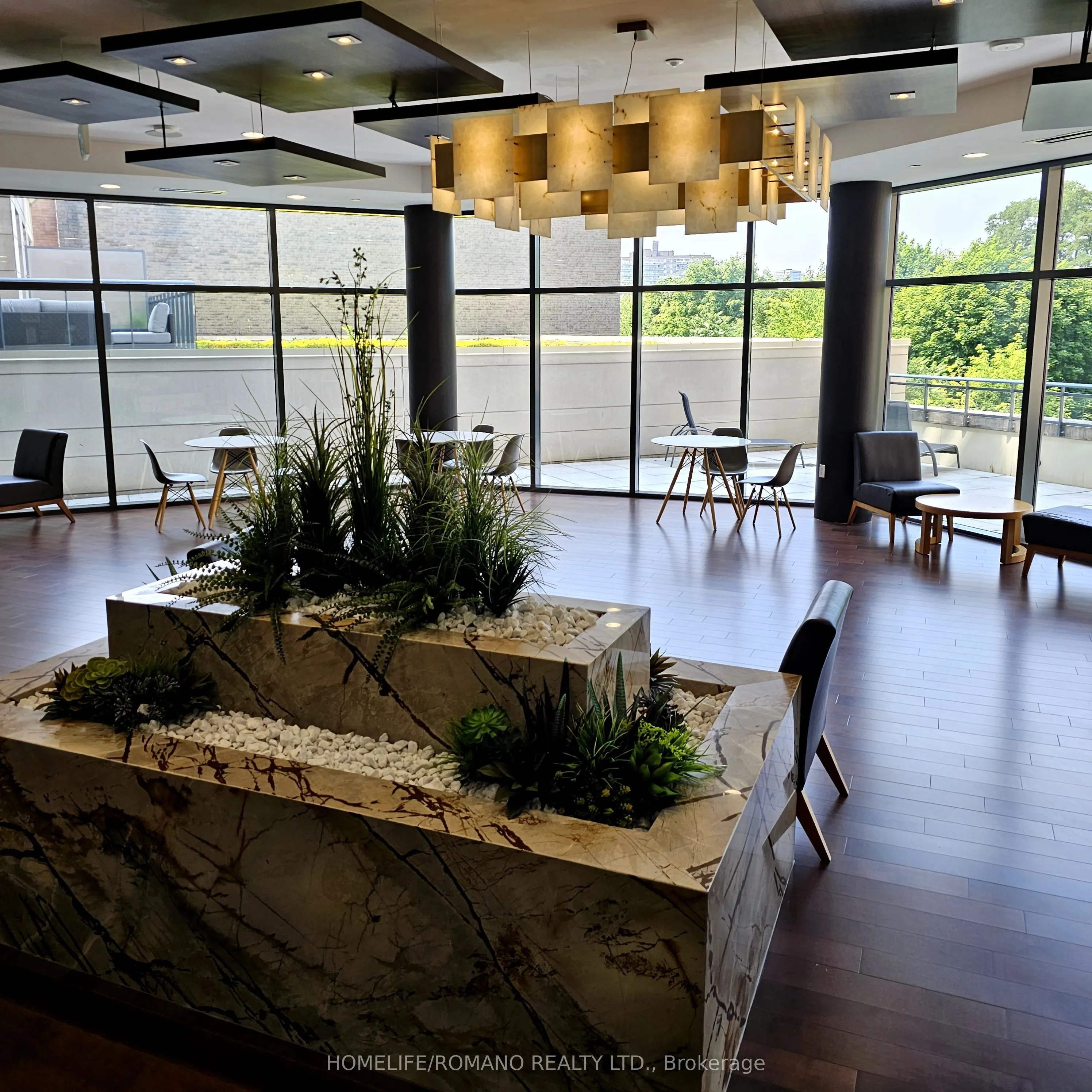 23 Glebe Road W, #426