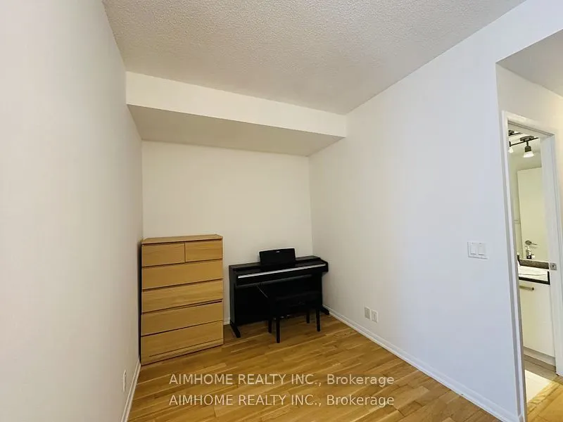 832 Bay Street, #2506