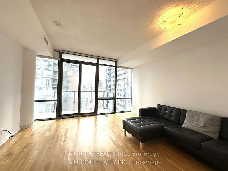 832 Bay Street, #2506