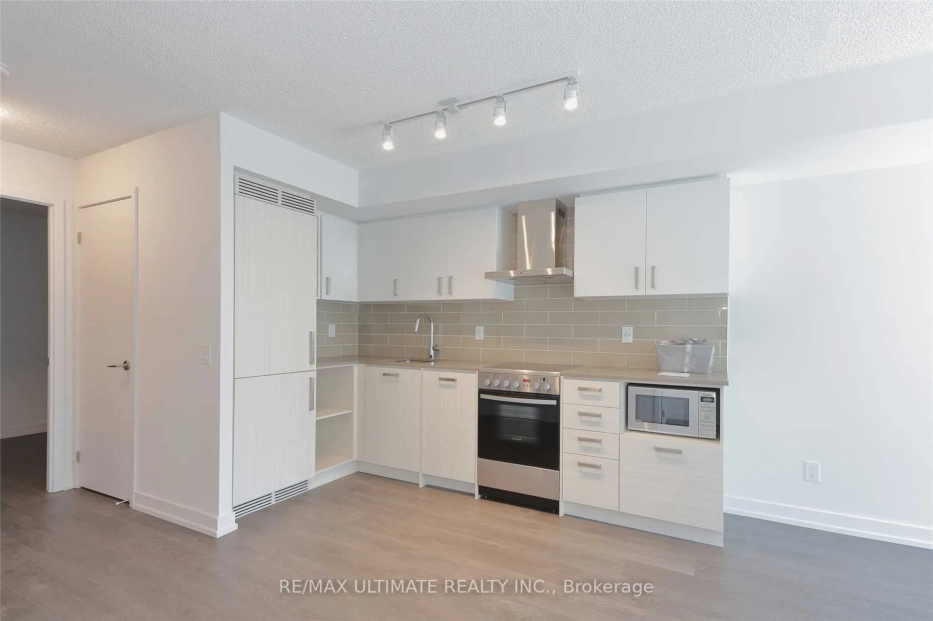 125 Redpath Avenue, #802