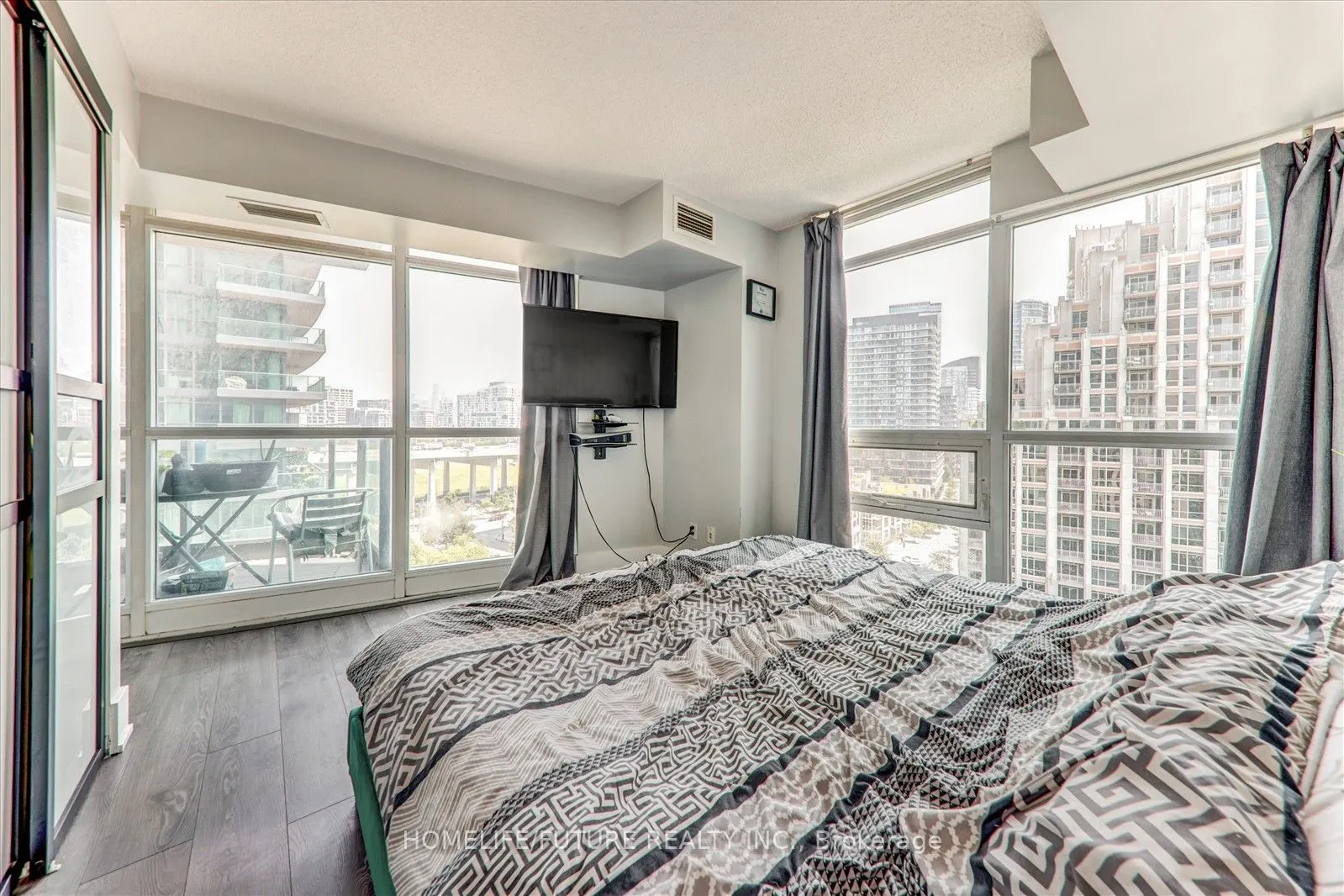 215 Fort York Boulevard, #1011