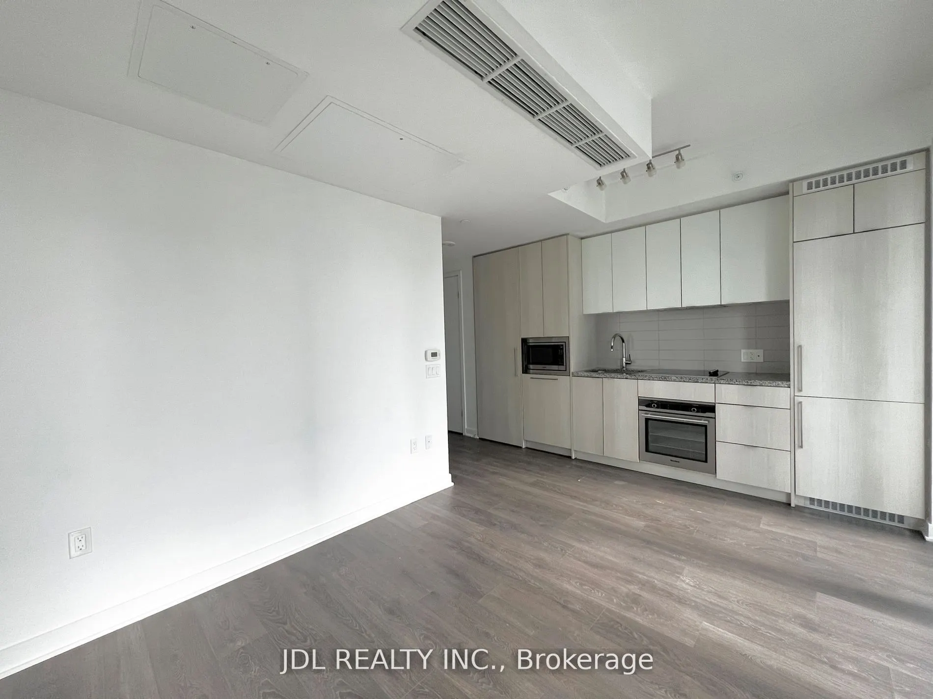 115 Blue Jays Way, #3807