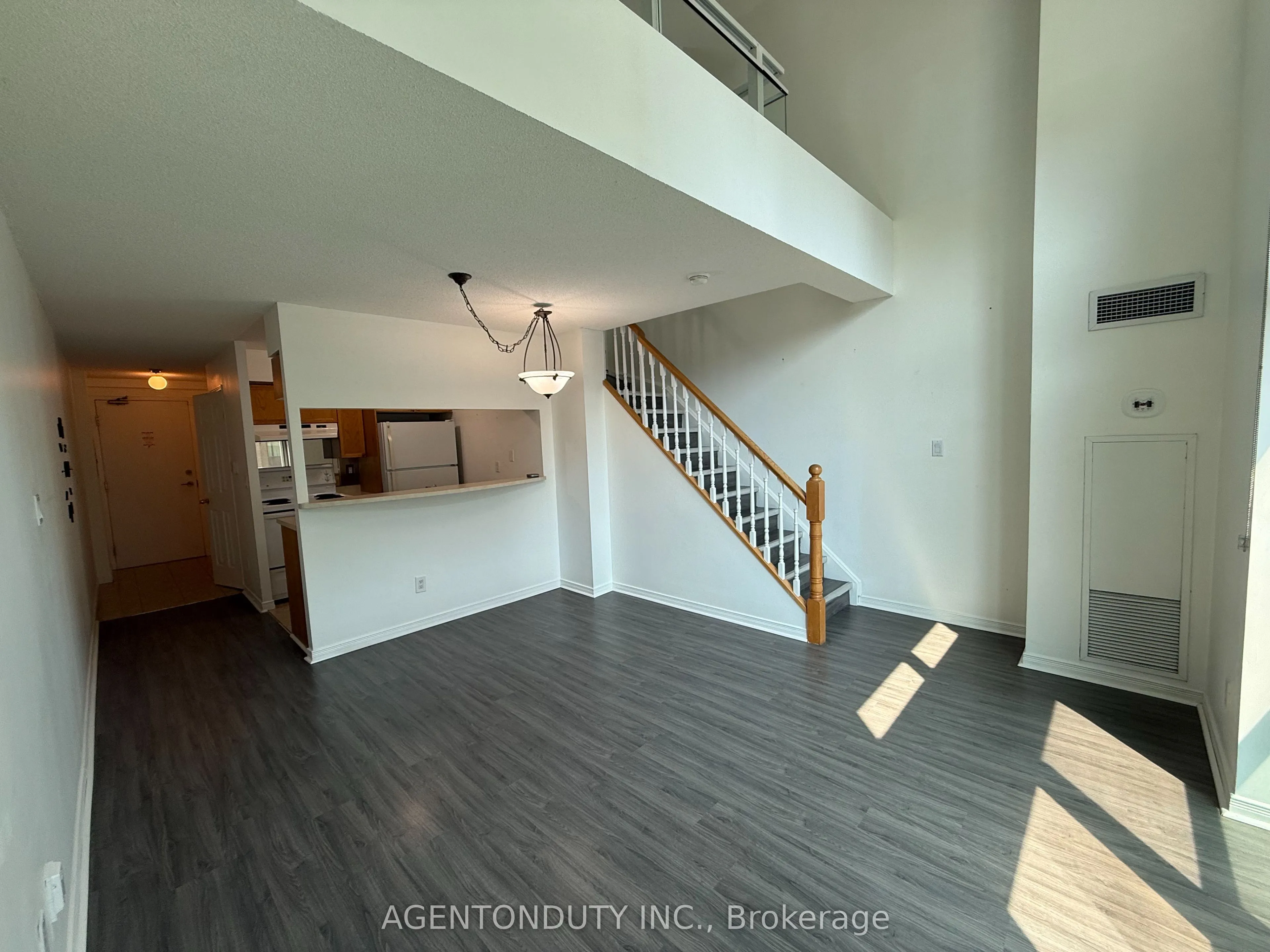 109 Front Street E, #529